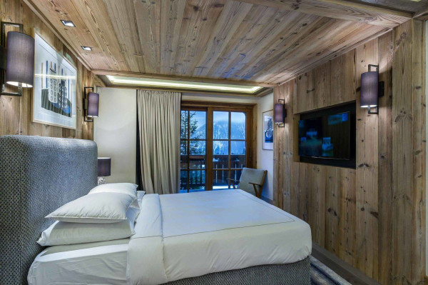 villa in Courchevel : Rent this ultimate luxury chalet of 6 ensuite bedrooms located in les Chenus. - Photo 7