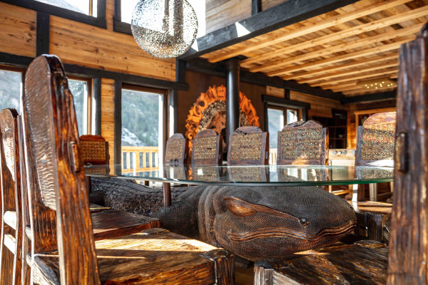 villa in Tignes : Rent this Indonesian decorated chalet walking distance to the lift in Tignes Brevieres - Photo 6