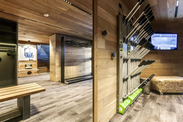 villa in Courchevel : Rent this contemporary and traditional chalet in Courchevel Village for 14 guests. - Photo 19