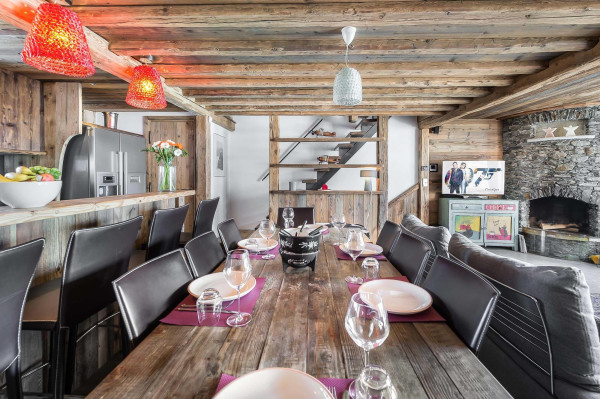 villa in Val d'Isere : Rent this typical chalet located in the Hamlet of Petit Alaska in Val d'Isère. - Photo 3