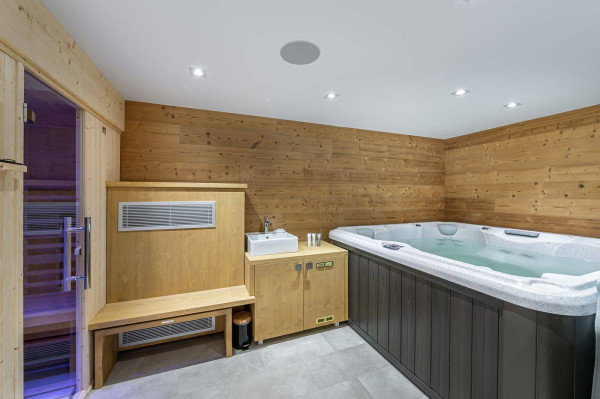 villa in Meribel : Rent this new built chalet in the Plateau of Méribel with a gorgeous view for 12 guests. - Photo 25