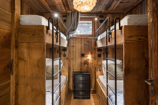 villa in Val d'Isere : Rent this chalet located in the hamlet of Le petit Alaska for 10 guests. - Photo 12
