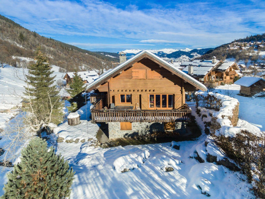 villa in Meribel : Rent this traditional chalet on the slopes for 12 guests in Méribel Le Raffort. - Photo 0