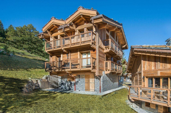 villa in Courchevel : Rent this beautiful new modern chalet in Courchevel Village for 11 guests. - Photo 0