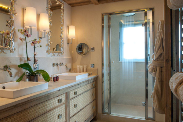 villa in Courchevel : Rent this ultimate luxury chalet of 6 ensuite bedrooms located in les Chenus. - Photo 11