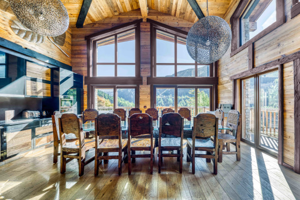 villa in Tignes : Rent this Indonesian decorated chalet walking distance to the lift in Tignes Brevieres - Photo 4