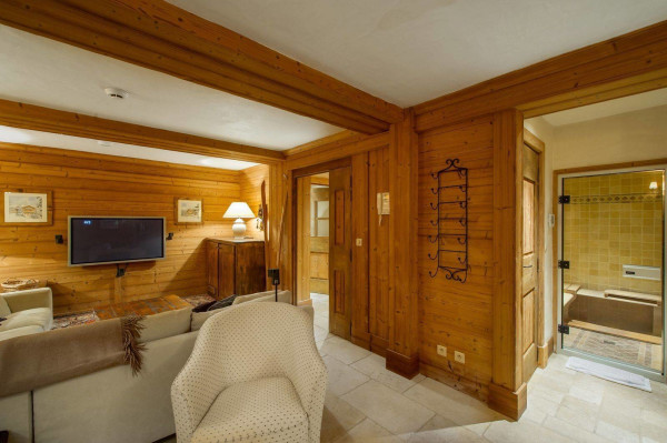 villa in Courchevel : Rent this family chalet with 4 bedrooms in Les Chenus - Photo 13