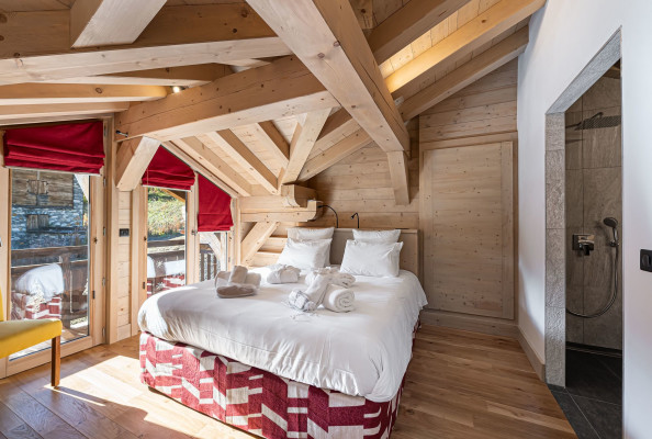 villa in Val d'Isere : Rent this ski in ski out chalet close to the accommodations in Val d'Isère. - Photo 9