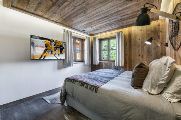 villa in Meribel : Rent this Warm and Cozy chalet in the Hamlet of Le Raffort for 12 guests. - Photo 7