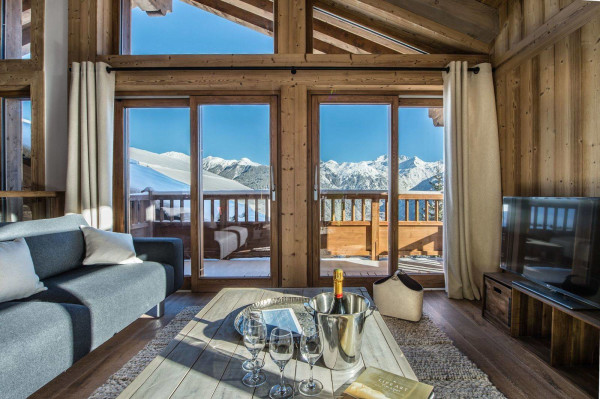 villa in Courchevel : Rent this beautiful new chalet decorated in traditional style in Courchevel Village. - Photo 2