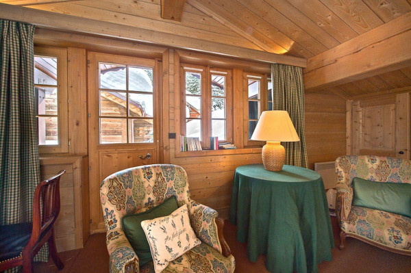 villa in Courchevel : Rent this  typically ski in ski out Savoyard mountain chalet - Photo 10