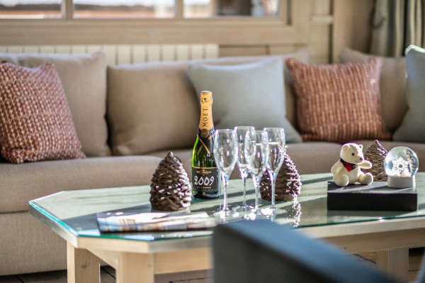 villa in Courchevel : Rent this family Chalet located in the Pralong area within fifty meters from the slopes. - Photo 3