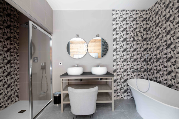 villa in Tignes : Rent this unique chalet which can accommodate up to 14 guests with a aircraft decoration. - Photo 19