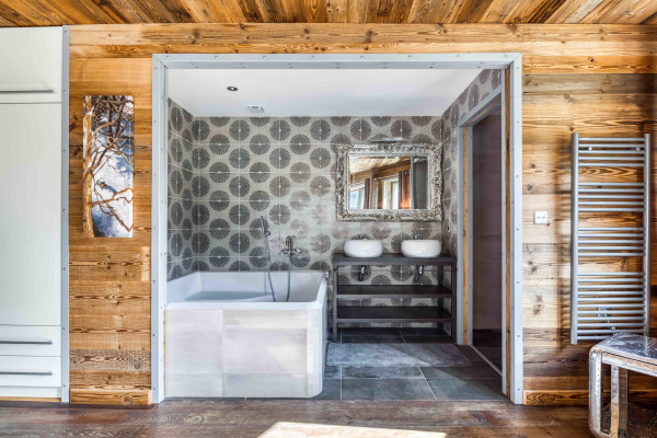 villa in Tignes : Rent this unique chalet which can accommodate up to 14 guests with a aircraft decoration. - Photo 20