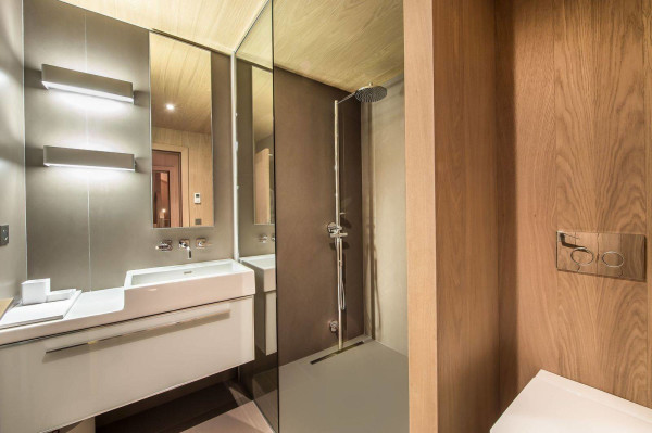 villa in Courchevel : Rent this beautiful new modern chalet in Courchevel Village for 11 guests. - Photo 23