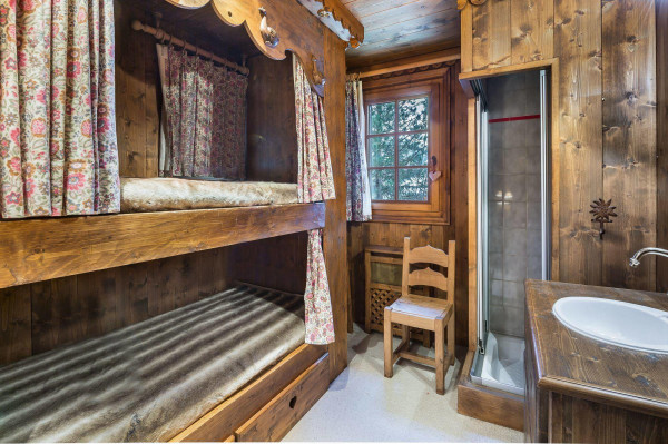 villa in Meribel : Rent this traditional and warm Savoyard chalet up to 14 guests in Musillon. - Photo 12