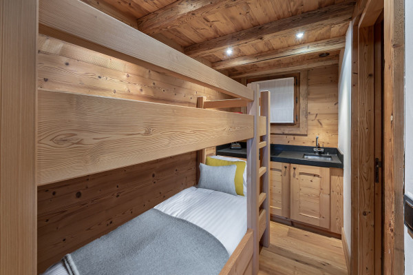 villa in Courchevel : Rent this nearby center of the resort and slopes in Courchevel Village. - Photo 6