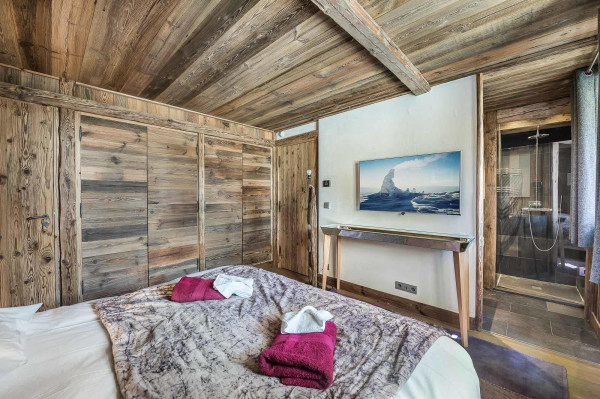 villa in Val d'Isere : Rent this typical chalet located in the Hamlet of Petit Alaska in Val d'Isère. - Photo 6