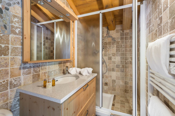 villa in Val d'Isere : Rent this chalet located right in the center of Val d'Isère and at only 150m from the slopes. - Photo 14