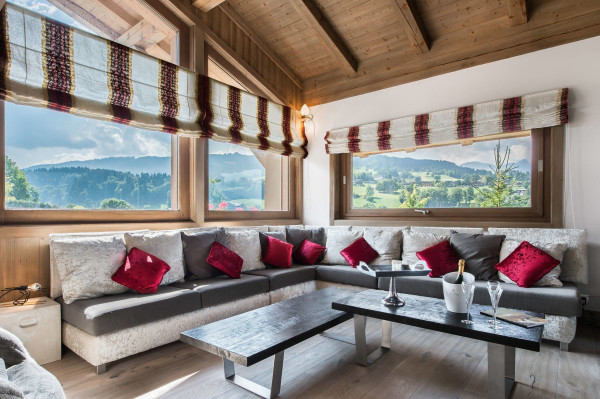 villa in Megeve : Rent this charming chalet fully renovated with contemporary decoration, 70m from the slopes in Princess area. - Photo 2