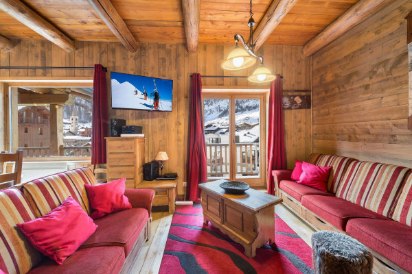 villa in Val d'Isere : Rent this chalet located right in the center of Val d'Isère and at only 150m from the slopes. - Photo 1