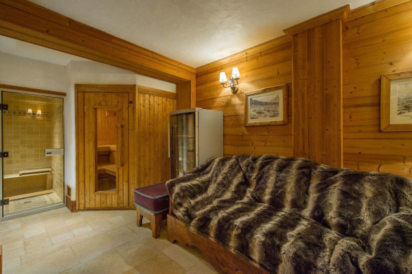 villa in Courchevel : Rent this family chalet with 4 bedrooms in Les Chenus - Photo 12