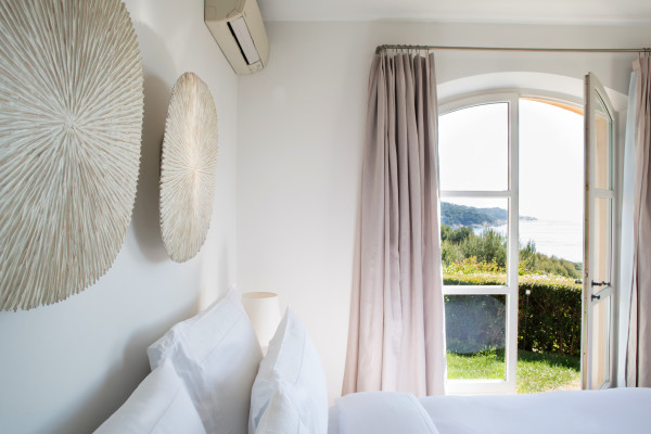 villa in St Tropez : Rent this sea view property in a private gated and secured domain in St Tropez. - Photo 18