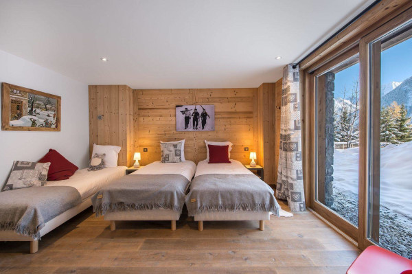 villa in Courchevel : Rent this beautiful new chalet decorated in traditional style in Courchevel Village. - Photo 11