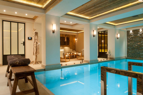 villa in Courchevel : Rent this ultimate luxury chalet of 6 ensuite bedrooms located in les Chenus. - Photo 1