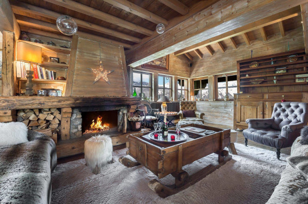 villa in Courchevel : Rent this chalet located in the private hamlet of Les Brigues, only 20 meters from the slopes. - Photo 3