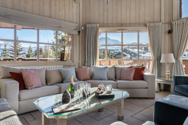 villa in Courchevel : Rent this family Chalet located in the Pralong area within fifty meters from the slopes. - Photo 2