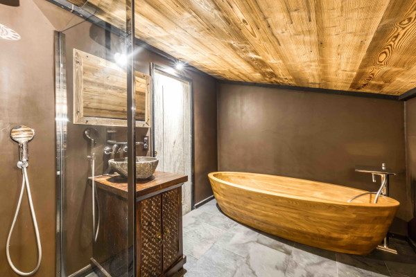 villa in Tignes : Rent this Indonesian decorated chalet walking distance to the lift in Tignes Brevieres - Photo 17