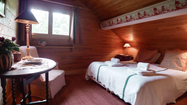 villa in Meribel : Rent this traditional chalet on the slopes for 12 guests in Méribel Le Raffort. - Photo 5