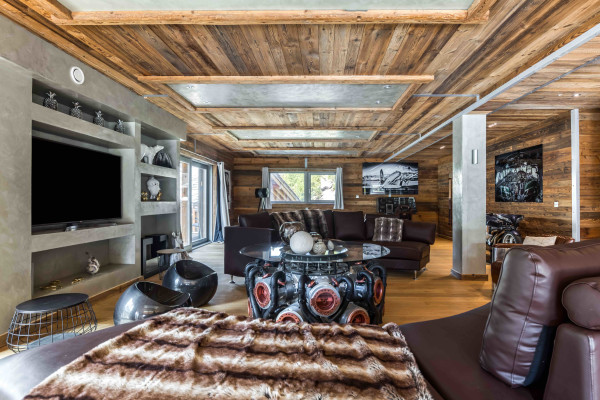villa in Tignes : Rent this unique chalet which can accommodate up to 14 guests with a aircraft decoration. - Photo 0