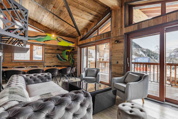 villa in Tignes : Rent this luxurious chalet designed with graffiti street art - Photo 0