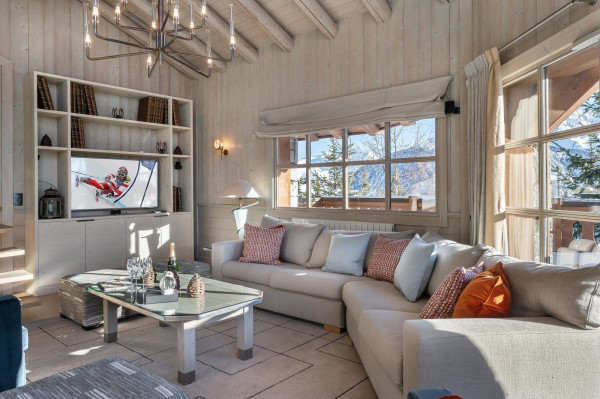 villa in Courchevel : Rent this family Chalet located in the Pralong area within fifty meters from the slopes. - Photo 1