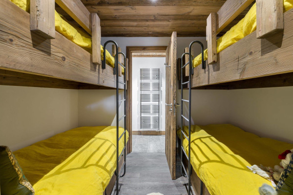 villa in Meribel : Rent this Warm and Cozy chalet in the Hamlet of Le Raffort for 12 guests. - Photo 11