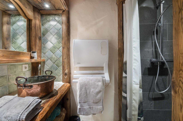 villa in Meribel : Rent this cozy chalet for 12 guests with Sauna and Jacuzzi in Méribel Le Raffort - Photo 15