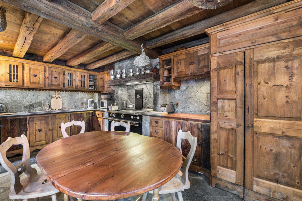villa in Meribel : Rent this traditional and warm Savoyard chalet up to 14 guests in Musillon. - Photo 11