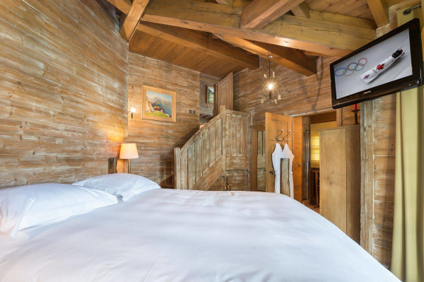 villa in Courchevel : Rent this chalet located in the private hamlet of Les Brigues, only 20 meters from the slopes. - Photo 8