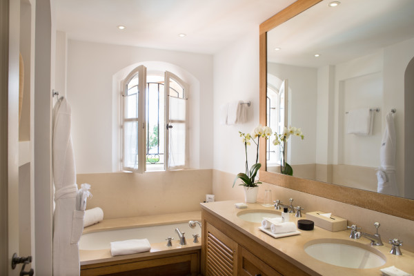 villa in St Tropez : Rent this wonderful renovated provencal villa in a private domain close to St Tropez for 8 guests. - Photo 17