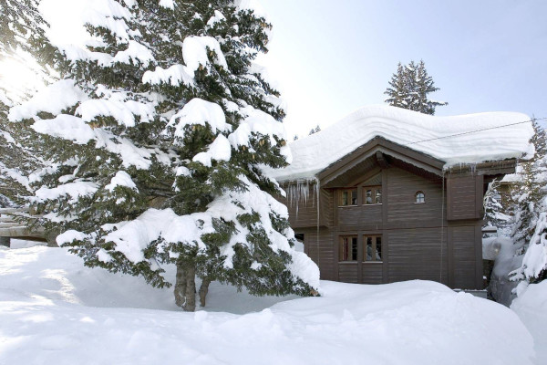 villa in Courchevel : Rent this  typically ski in ski out Savoyard mountain chalet - Photo 0