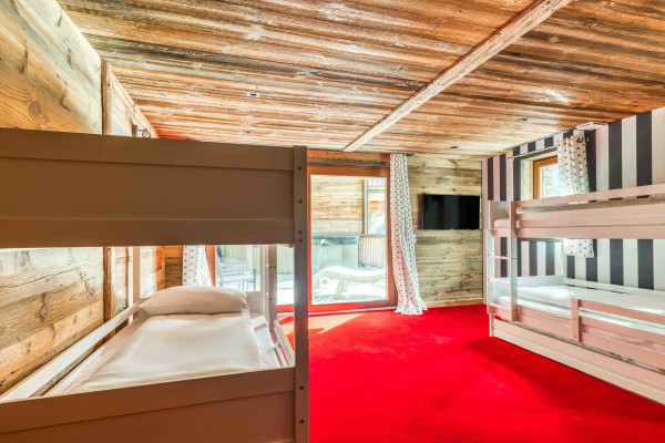 villa in Tignes : Rent this luxurious chalet designed with graffiti street art - Photo 11