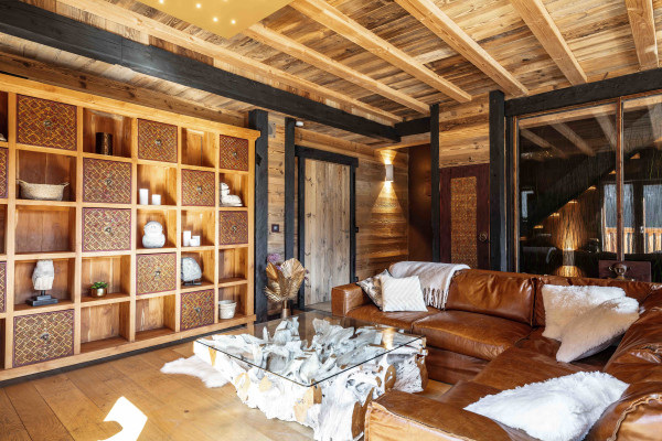 villa in Tignes : Rent this Indonesian decorated chalet walking distance to the lift in Tignes Brevieres - Photo 5