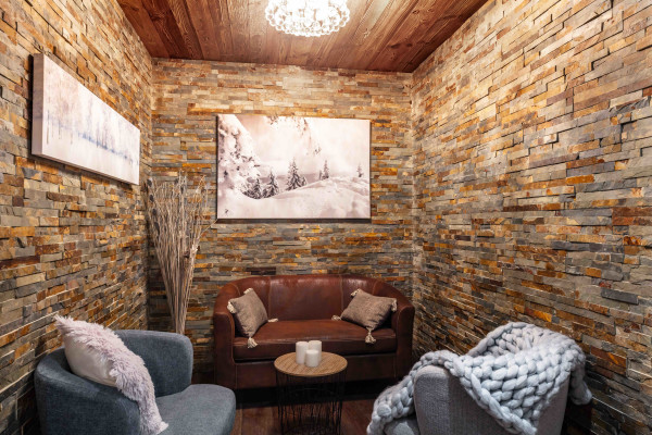 villa in Tignes : Rent this unique chalet which can accommodate up to 14 guests with a aircraft decoration. - Photo 16