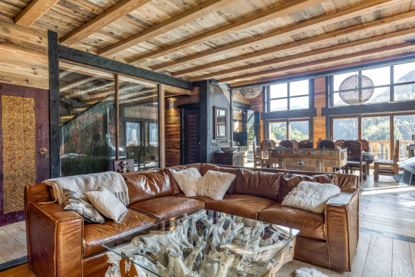 villa in Tignes : Rent this Indonesian decorated chalet walking distance to the lift in Tignes Brevieres - Photo 1