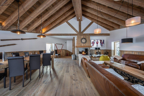 villa in Val d'Isere : Rent this 5 bedroom chalet located close to the slope in Le Fornet, Val d'Isère, with sauna and jacuzzi. - Photo 2