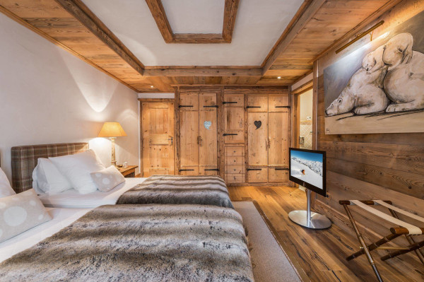 villa in Courchevel : Rent this 6 bedrooms chalet located in the Domain de Bllecôte  in Courchevel 1850. - Photo 9