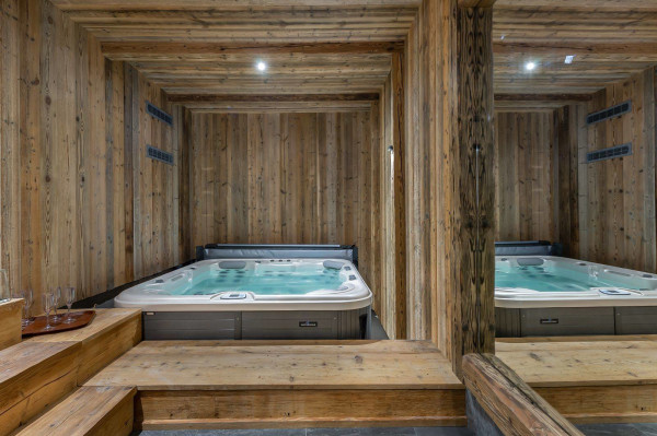 villa in Val d'Isere : Rent this 5 bedroom chalet located close to the slope in Le Fornet, Val d'Isère, with sauna and jacuzzi. - Photo 8