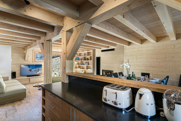 villa in Val d'Isere : Rent this ski in ski out chalet close to the accommodations in Val d'Isère. - Photo 5